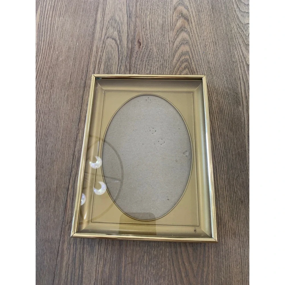 Vintage Gold Tone Metal Picture Frame Oval Mat 5x7 Tabletop Wall Hanging 6x8